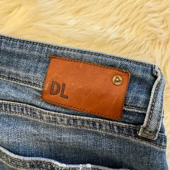 DL1961 Karlie Boyfriend Short Smart Denim 25 - Picture 7 of 16